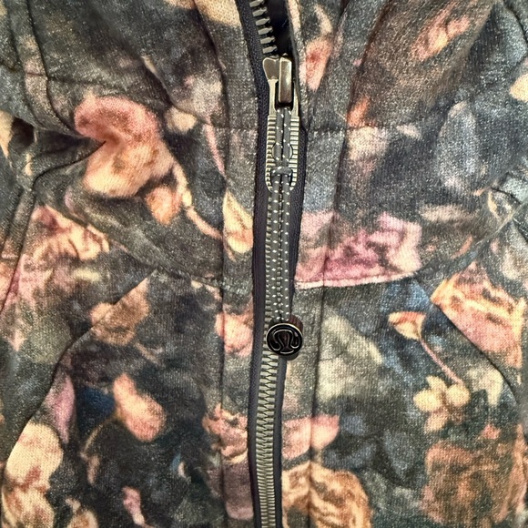 Lululemon Vintage Floral Scuba Zipped Hood Jacket - Picture 4 of 7